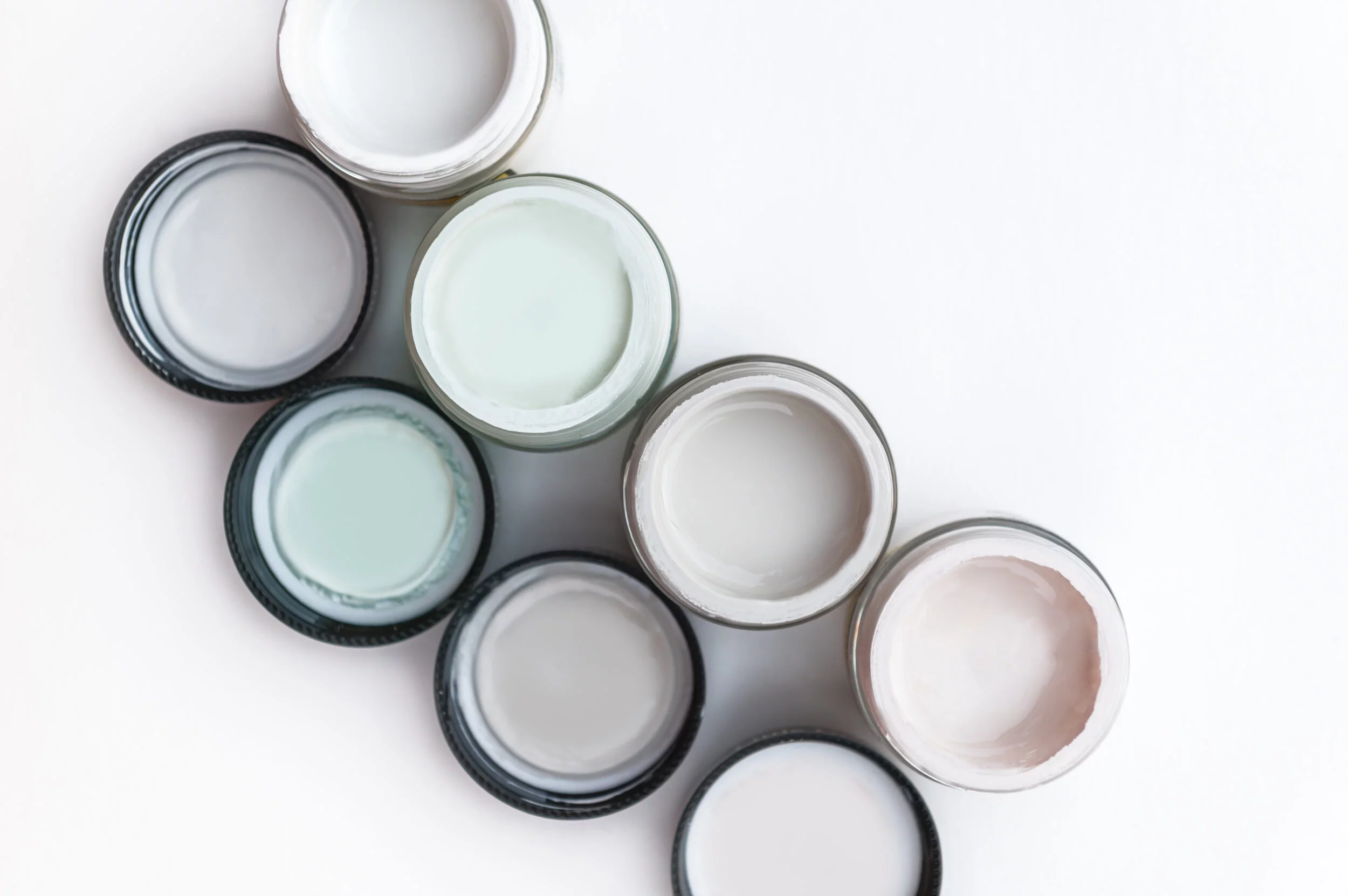 Peintres décorateurs au travail